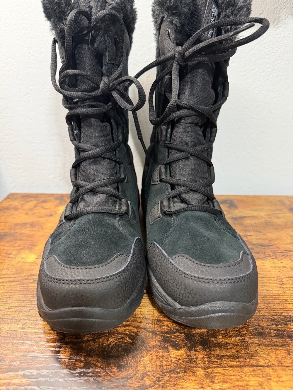 Columbia 
Women’s Insulated & waterproof Black Winter Boots - Lace-Up Comfort